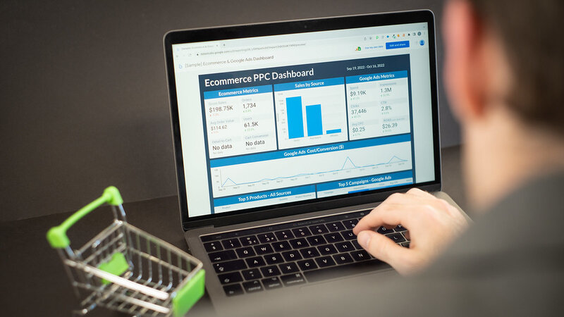 App dashboard and reminder history screens